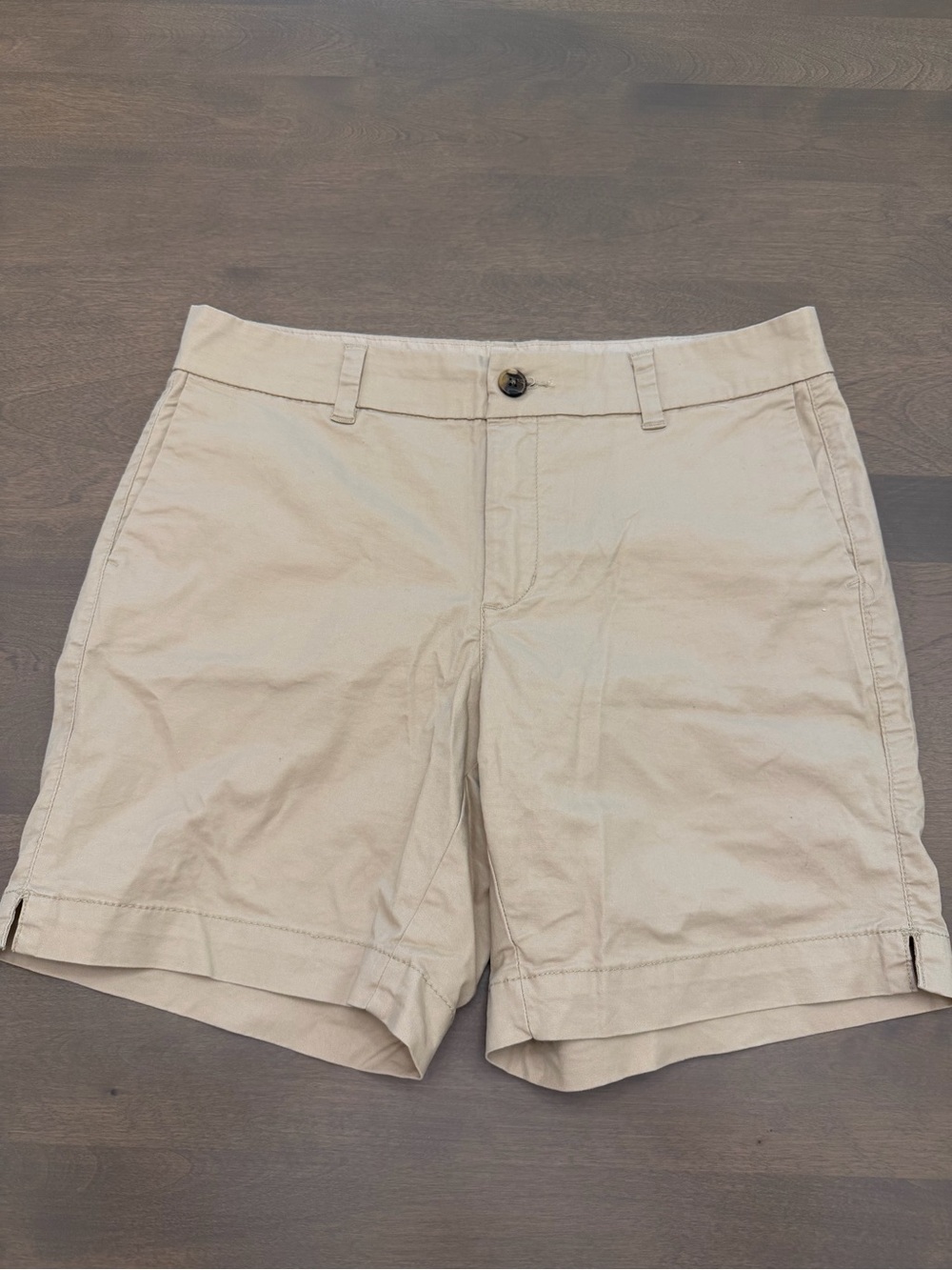 Old Navy Women’s Everyday Chino Shorts Size 8 Khaki Beige